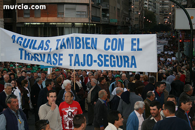 Cientos de miles de personas se manifiestan en Murcia a favor del trasvase - 240