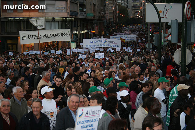 Cientos de miles de personas se manifiestan en Murcia a favor del trasvase - 244