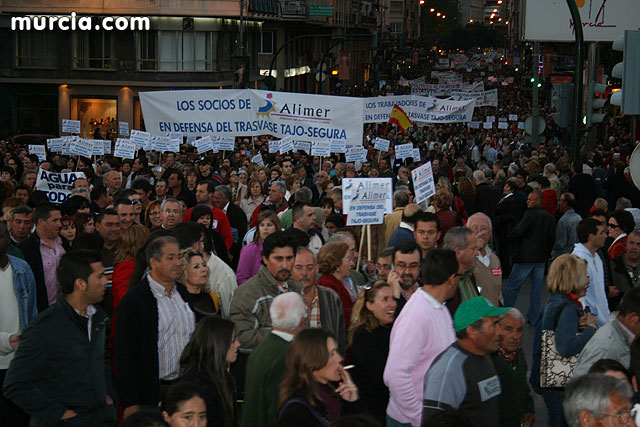 Cientos de miles de personas se manifiestan en Murcia a favor del trasvase - 245