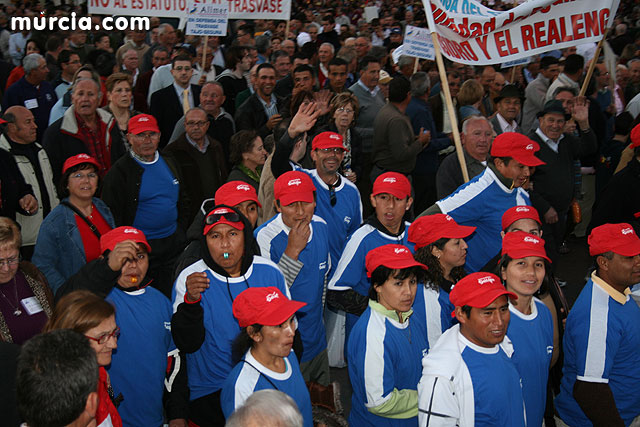 Cientos de miles de personas se manifiestan en Murcia a favor del trasvase - 254
