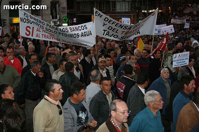 Cientos de miles de personas se manifiestan en Murcia a favor del trasvase - 263
