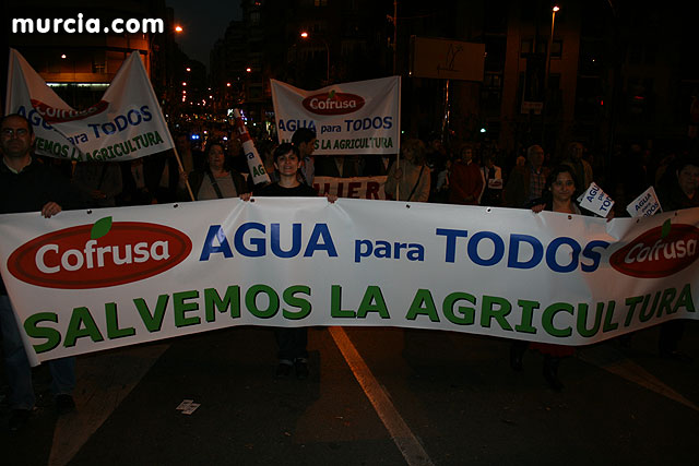 Cientos de miles de personas se manifiestan en Murcia a favor del trasvase - 316
