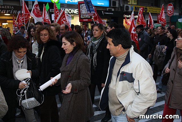 Cerca de 40.000 personas vuelven a manifestar en Murcia su rechazo al “Tijeretazo” de Valcrcel y al preacuerdo al que han llegado algunas organizaciones y la Administracin regional - 76
