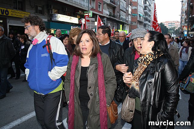 Cerca de 40.000 personas vuelven a manifestar en Murcia su rechazo al “Tijeretazo” de Valcrcel y al preacuerdo al que han llegado algunas organizaciones y la Administracin regional - 89