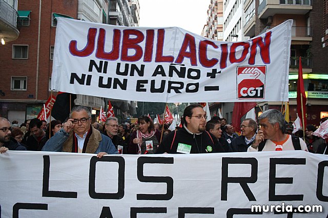 Cerca de 40.000 personas vuelven a manifestar en Murcia su rechazo al “Tijeretazo” de Valcrcel y al preacuerdo al que han llegado algunas organizaciones y la Administracin regional - 146