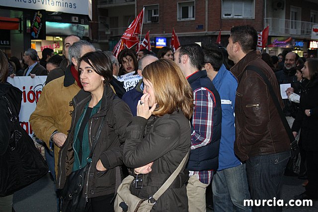 Cerca de 40.000 personas vuelven a manifestar en Murcia su rechazo al “Tijeretazo” de Valcrcel y al preacuerdo al que han llegado algunas organizaciones y la Administracin regional - 161