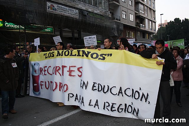 Cerca de 40.000 personas vuelven a manifestar en Murcia su rechazo al “Tijeretazo” de Valcrcel y al preacuerdo al que han llegado algunas organizaciones y la Administracin regional - 187