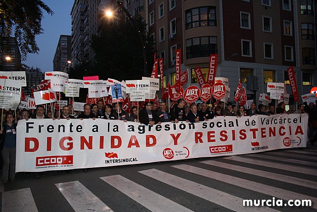 Cerca de 40.000 personas vuelven a manifestar en Murcia su rechazo al “Tijeretazo” de Valcrcel y al preacuerdo al que han llegado algunas organizaciones y la Administracin regional - 225