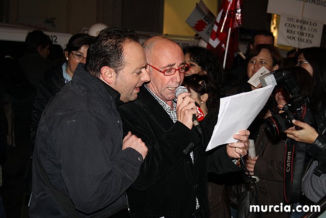 Cerca de 40.000 personas vuelven a manifestar en Murcia su rechazo al “Tijeretazo” de Valcrcel y al preacuerdo al que han llegado algunas organizaciones y la Administracin regional - 245