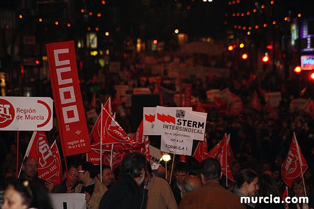 Cerca de 40.000 personas vuelven a manifestar en Murcia su rechazo al “Tijeretazo” de Valcrcel y al preacuerdo al que han llegado algunas organizaciones y la Administracin regional - 251