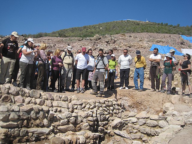 Ruta de senderismo y visita guiada por los arquelogos al Yacimiento Argrico de la Bastida - 181