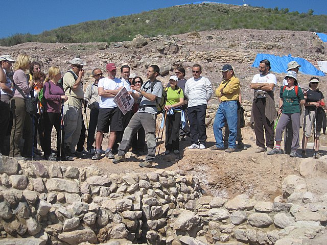 Ruta de senderismo y visita guiada por los arquelogos al Yacimiento Argrico de la Bastida - 183