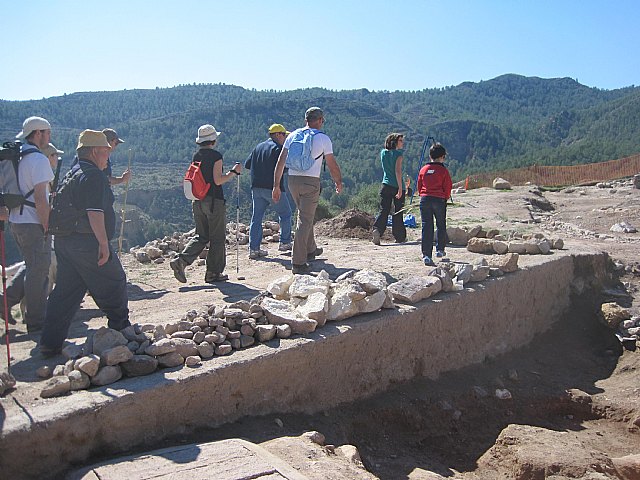 Ruta de senderismo y visita guiada por los arquelogos al Yacimiento Argrico de la Bastida - 185