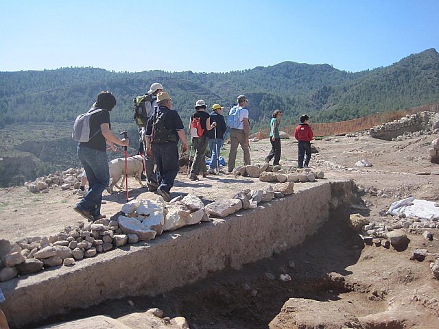 Ruta de senderismo y visita guiada por los arquelogos al Yacimiento Argrico de la Bastida - 186