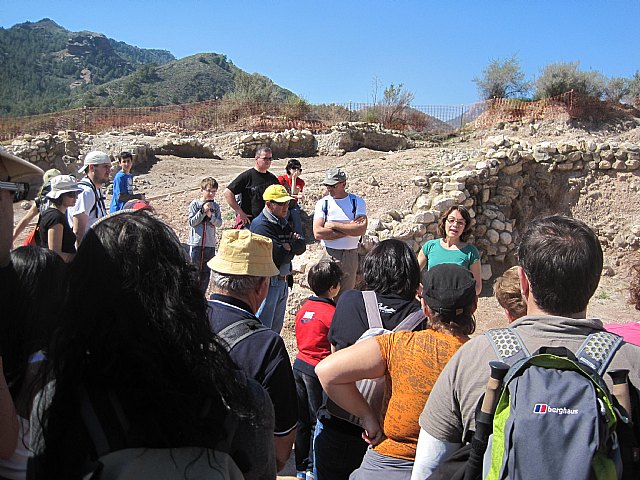 Ruta de senderismo y visita guiada por los arquelogos al Yacimiento Argrico de la Bastida - 187