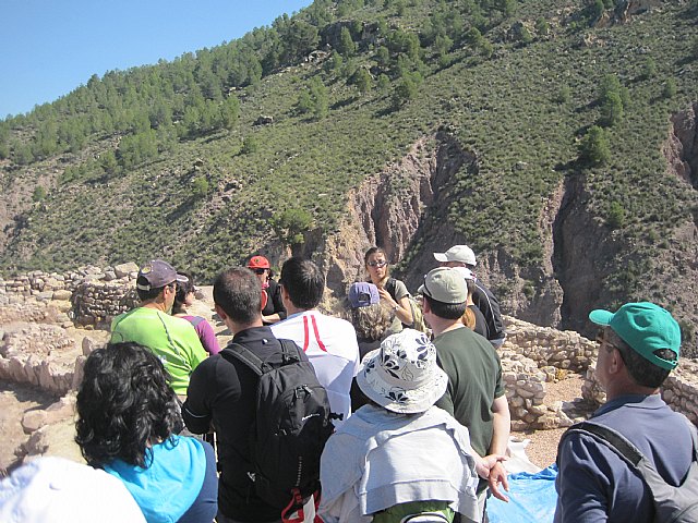 Ruta de senderismo y visita guiada por los arquelogos al Yacimiento Argrico de la Bastida - 189