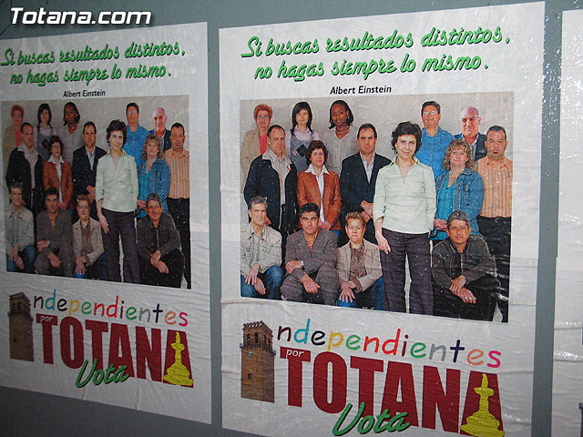 Afiliados y simpatizantes de PP, PSOE , IU+Los Verdes e Independientes por Totana abrieron la campaa electoral con la pegada de carteles - 54