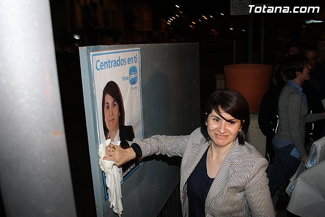 Pegada de carteles. Inicio campaa elecciones mayo 2011 - 46