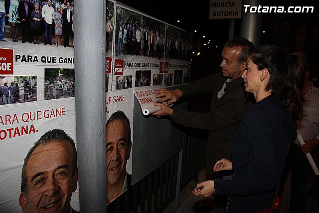 Pegada de carteles. Inicio campaa elecciones mayo 2011 - 64