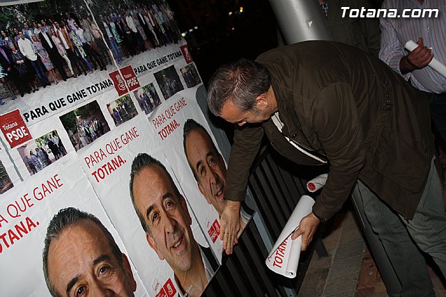 Pegada de carteles. Inicio campaa elecciones mayo 2011 - 67