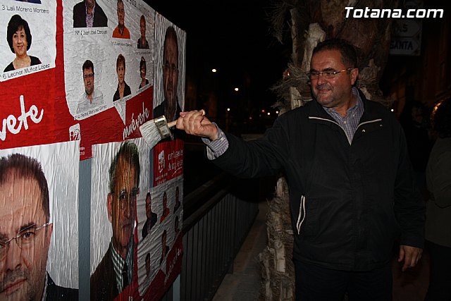 Pegada de carteles. Inicio campaa elecciones mayo 2011 - 73