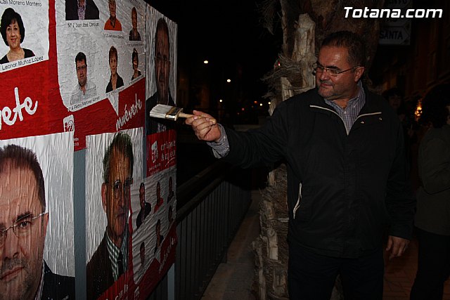 Pegada de carteles. Inicio campaa elecciones mayo 2011 - 75