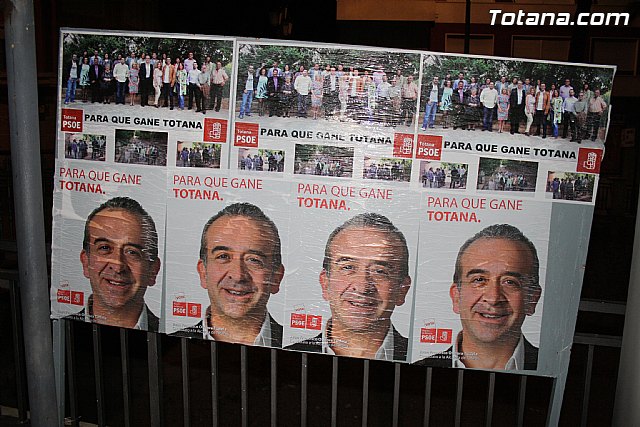 Pegada de carteles. Inicio campaa elecciones mayo 2011 - 89