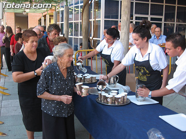 Tradicional desayuno de chocolate y bollos en la plaza Balsa Vieja - 63