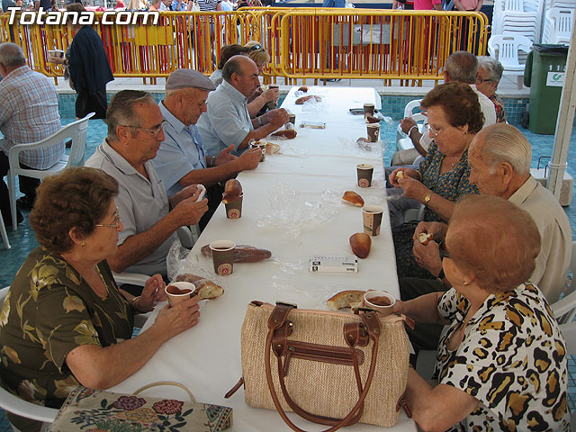 Tradicional desayuno de chocolate y bollos en la plaza Balsa Vieja - 66