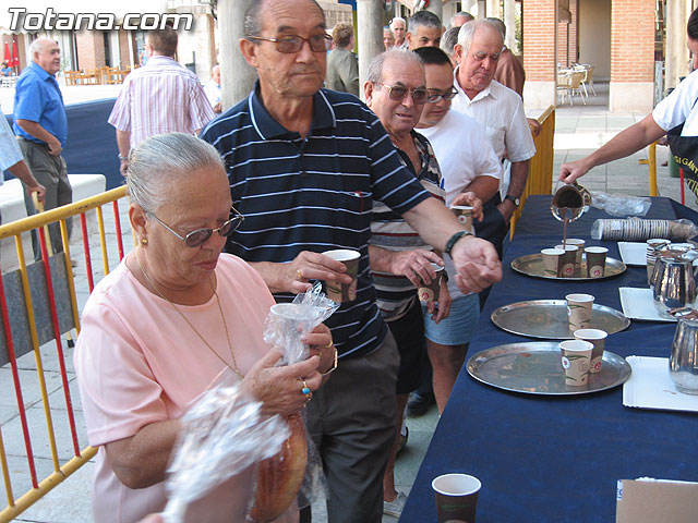 Tradicional desayuno de chocolate y bollos en la plaza Balsa Vieja - 91