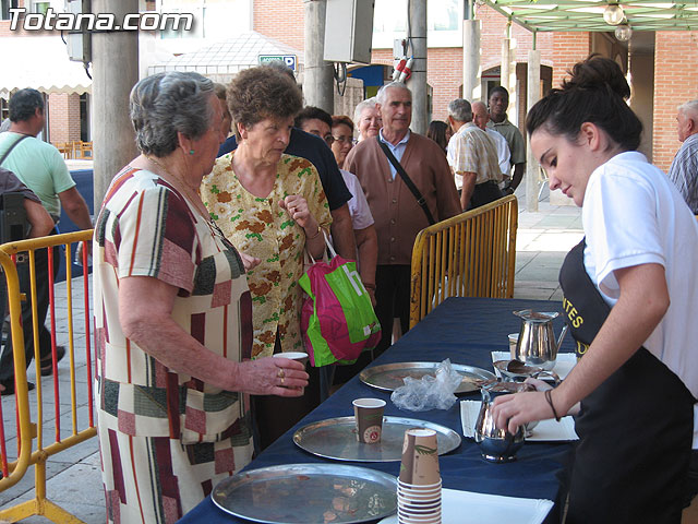 Tradicional desayuno de chocolate y bollos en la plaza Balsa Vieja - 141