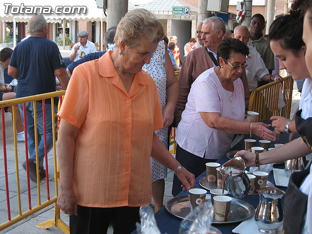 Tradicional desayuno de chocolate y bollos en la plaza Balsa Vieja - 143