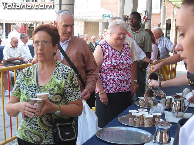 Tradicional desayuno de chocolate y bollos en la plaza Balsa Vieja - 145