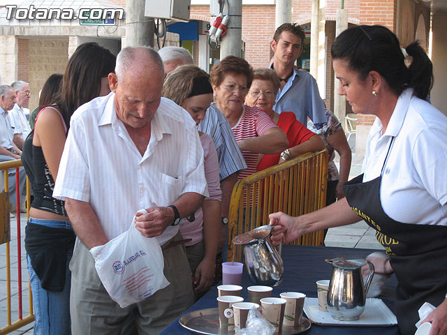 Tradicional desayuno de chocolate y bollos en la plaza Balsa Vieja - 149