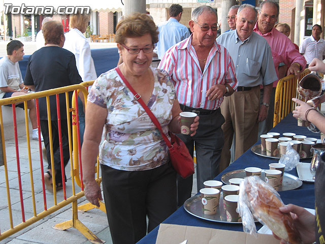Tradicional desayuno de chocolate y bollos en la plaza Balsa Vieja - 154
