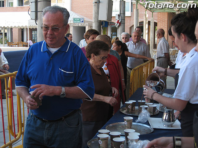 Tradicional desayuno de chocolate y bollos en la plaza Balsa Vieja - 157