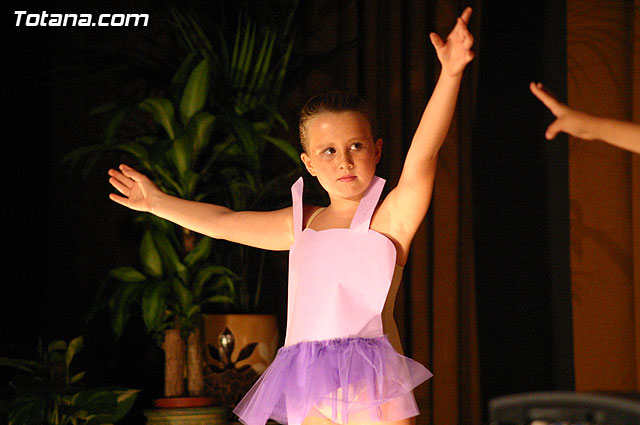 La escuela de danza de Loles Miralles actu a beneficio de la asociacin D'Genes - 65