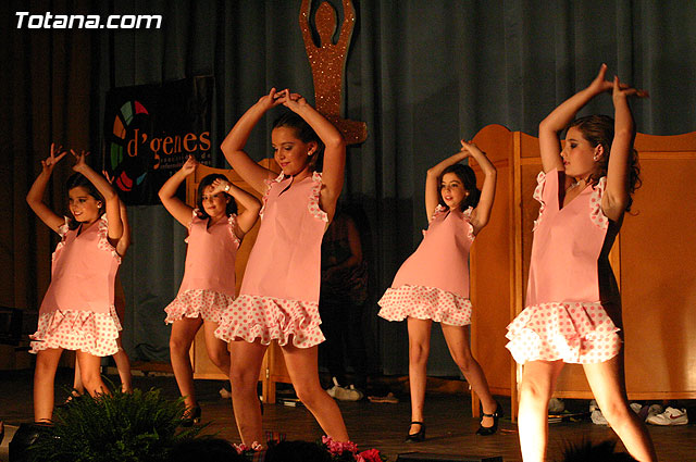 La escuela de danza de Loles Miralles actu a beneficio de la asociacin D'Genes - 88