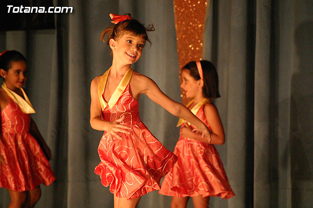 La escuela de danza de Loles Miralles actu a beneficio de la asociacin D'Genes - 95