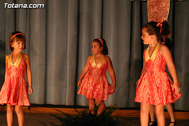 La escuela de danza de Loles Miralles actu a beneficio de la asociacin D'Genes - 96