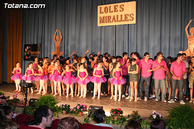 La escuela de danza de Loles Miralles actu a beneficio de la asociacin D'Genes - 288