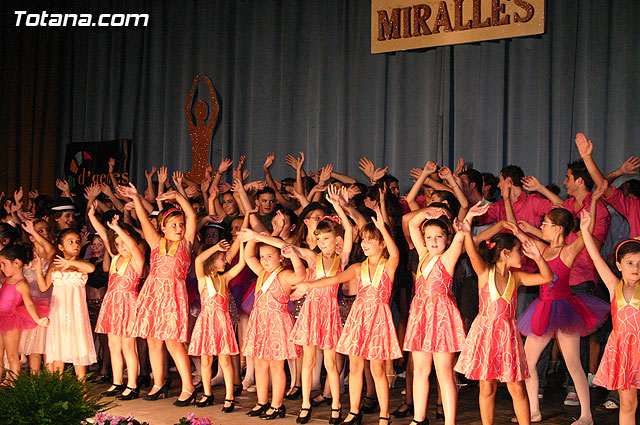 La escuela de danza de Loles Miralles actu a beneficio de la asociacin D'Genes - 298