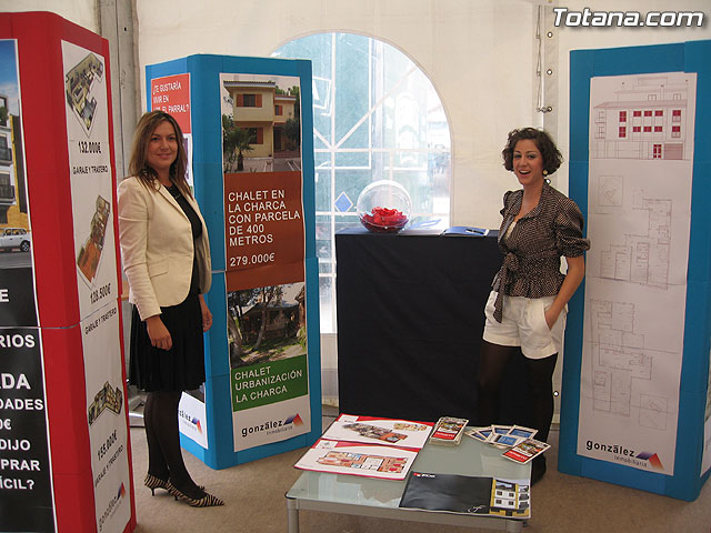 EXITOSA ACOGIDA DE PBLICO A LA CELEBRACIN DE LA PRIMERA EDICIN DEL EL DA DEL COMERCIO CON GEGUSTACIONES Y DESFILES EN LA PLAZA DE LA BALSA  - 3