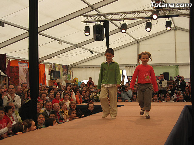 EXITOSA ACOGIDA DE PBLICO A LA CELEBRACIN DE LA PRIMERA EDICIN DEL EL DA DEL COMERCIO CON GEGUSTACIONES Y DESFILES EN LA PLAZA DE LA BALSA  - 96