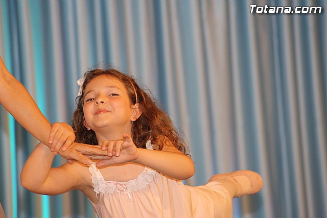 La Escuela de Danza Manoli Cnovas clausura el curso con un espectacular festival - 39