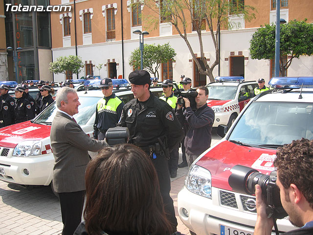 Valcrcel entrega a los ayuntamientos los vehculos para las Unidades Especiales de Seguridad Ciudadana - 65