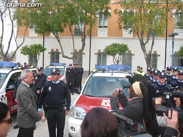 Valcrcel entrega a los ayuntamientos los vehculos para las Unidades Especiales de Seguridad Ciudadana - 72