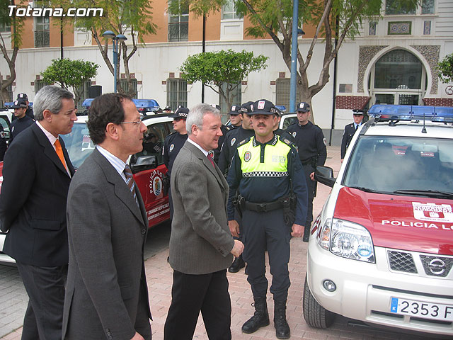 Valcrcel entrega a los ayuntamientos los vehculos para las Unidades Especiales de Seguridad Ciudadana - 76