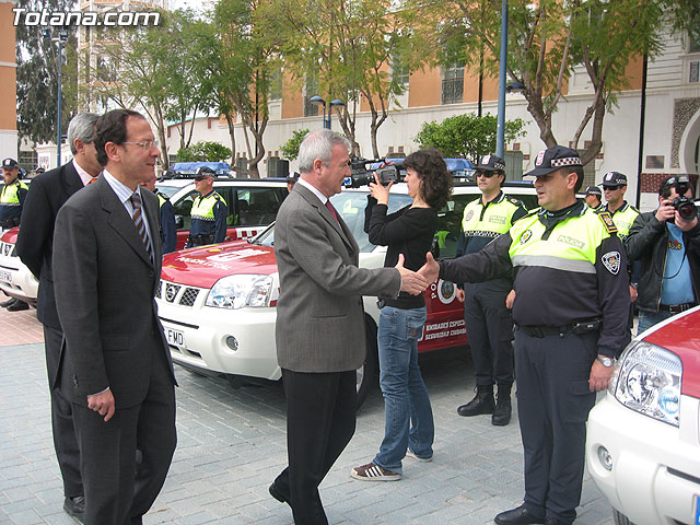 Valcrcel entrega a los ayuntamientos los vehculos para las Unidades Especiales de Seguridad Ciudadana - 77
