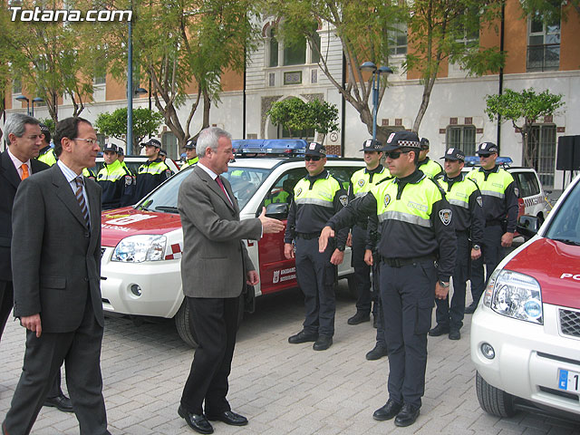 Valcrcel entrega a los ayuntamientos los vehculos para las Unidades Especiales de Seguridad Ciudadana - 78